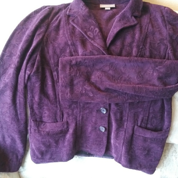 Maroon button down blazer with pockets - Picture 2 of 2